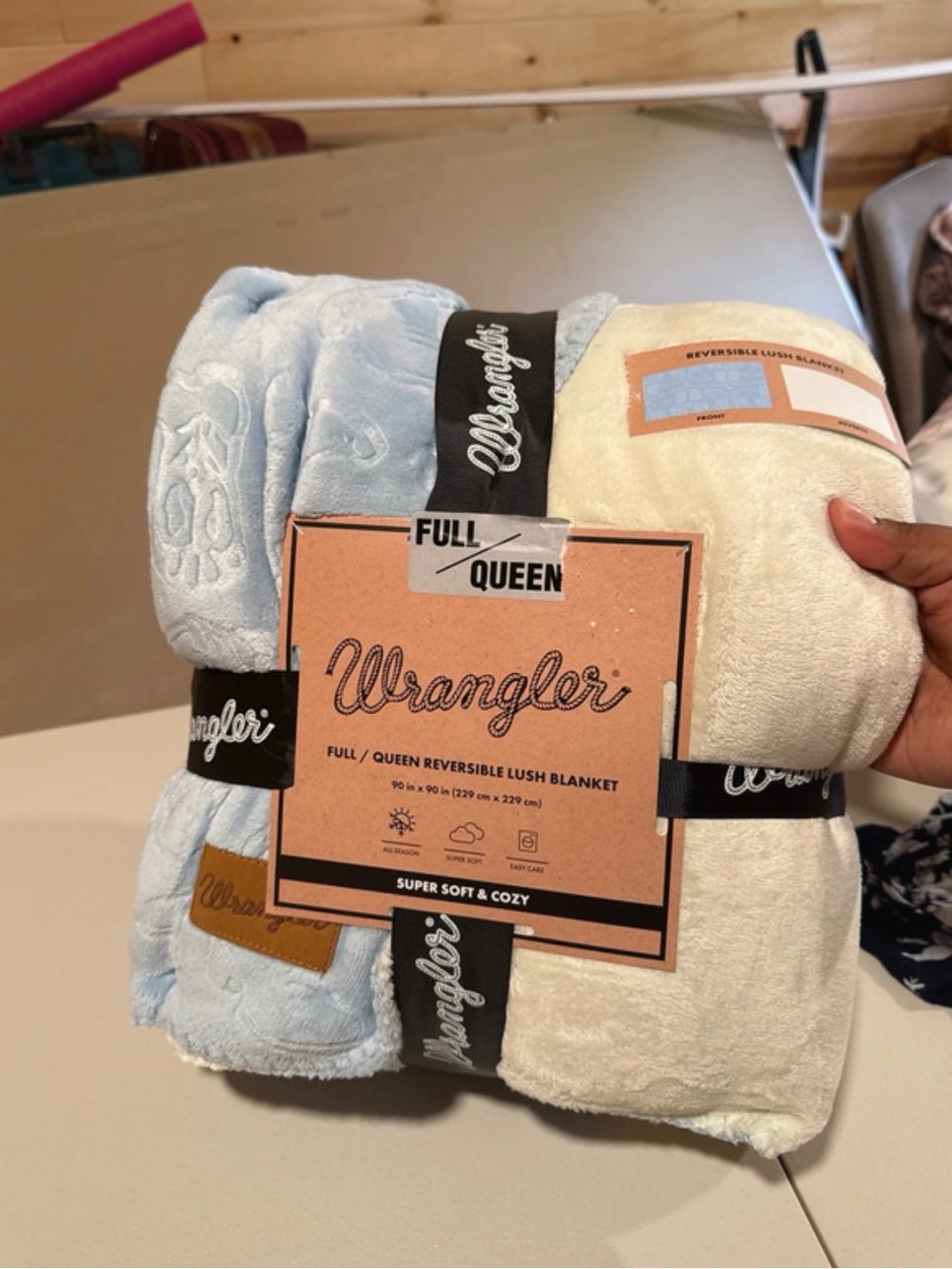 Wrangler Reversible Lush Blanket - Light Blue & Cream